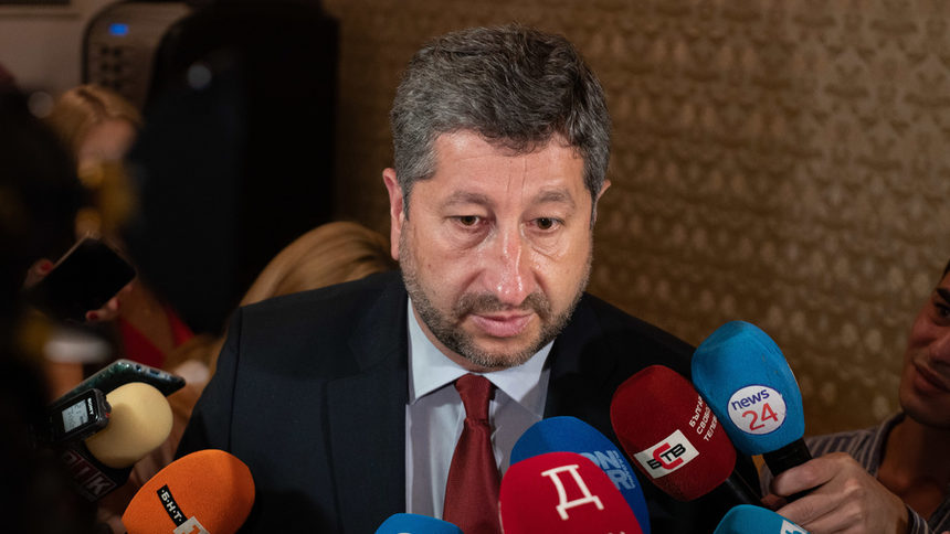 Христо Иванов се надява обществото да има сили да "изтика от софрата" ДПС