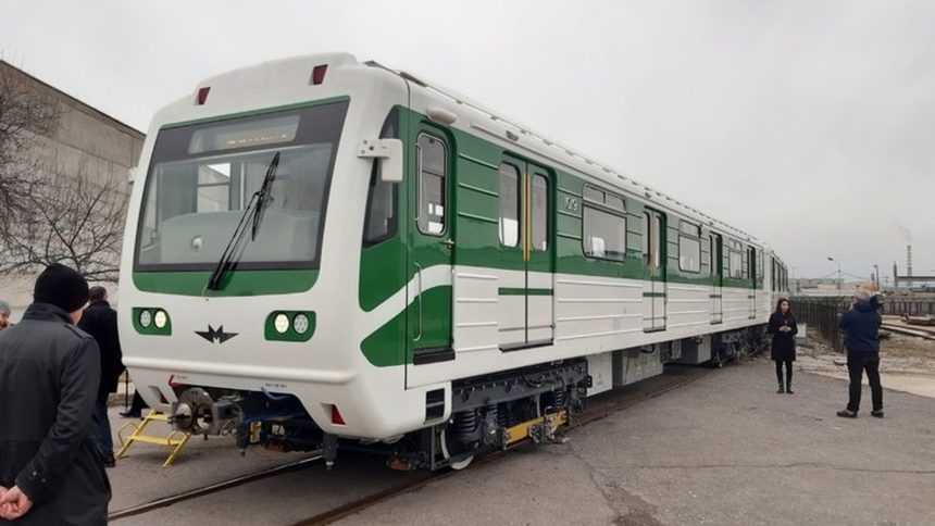 Първият ремонтиран метровлак се върна от Русия през 2020 г. Сега пристигат още три.