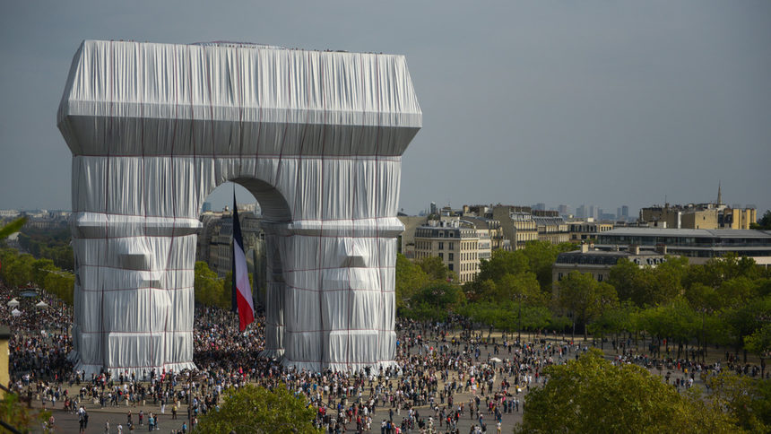 Близо 6 млн. души са отишли да видят Триумфалната арка, опакована по проект на Кристо