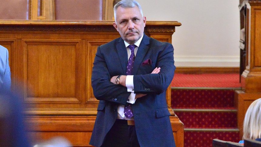 Не е нужно да има правителство на всяка цена: Николай Хаджигенов пред "Дневник"