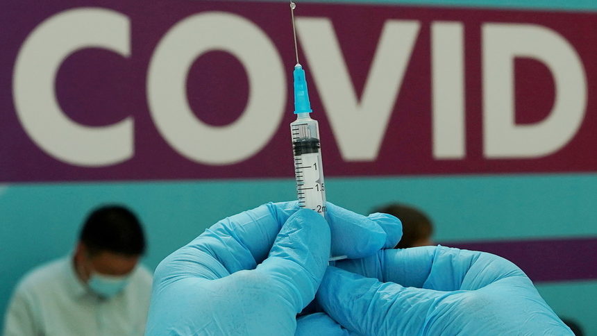 Масово ваксиниране? До 70% от българите дори не вярват, че има COVID-19