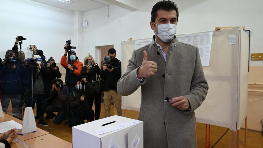 В лицето на "Продължаваме промяната" храбрият български избирател отново гласува голямо доверие на нова политическа сила, за която не знае почти нищо.