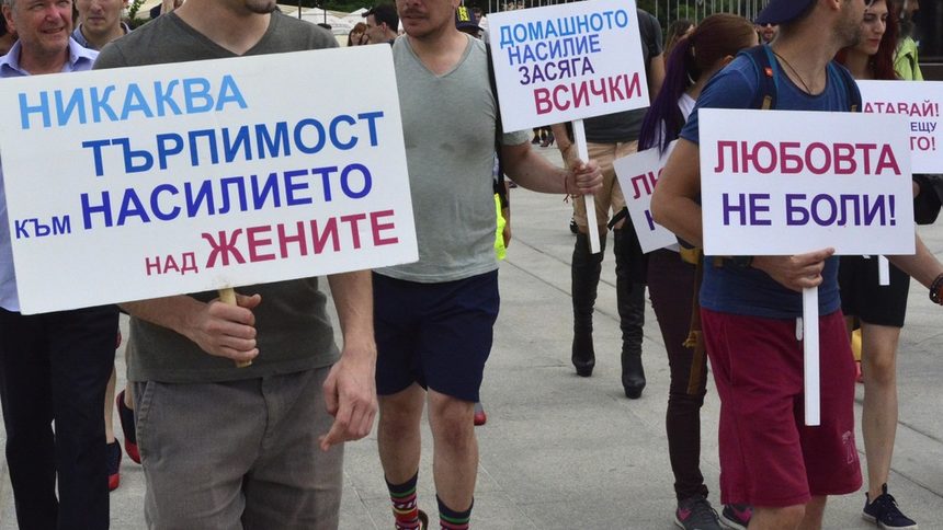 Единственото, което има значение, е да оцелеем. А това значи да не търпим. Да не мълчим.