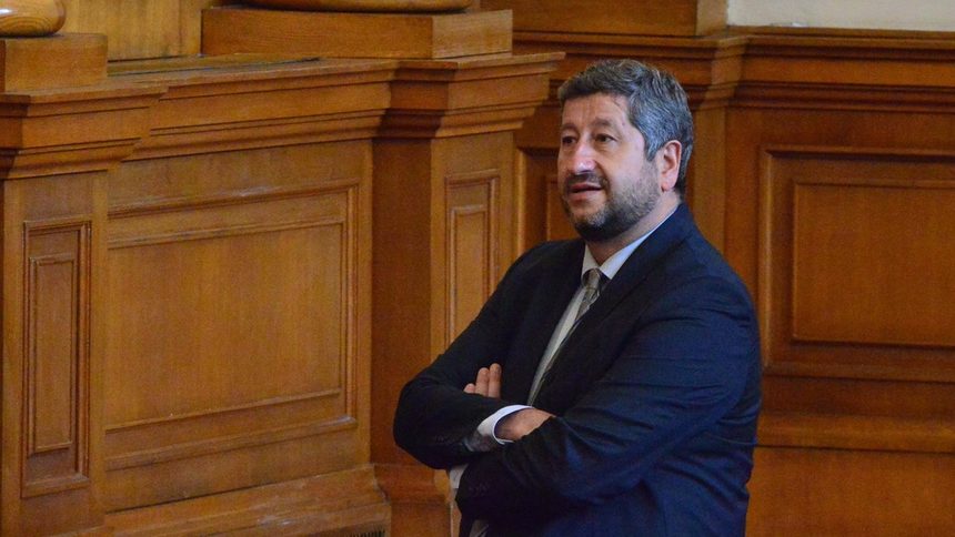 Христо Иванов остава председател на "Да, България" поне до края на годината