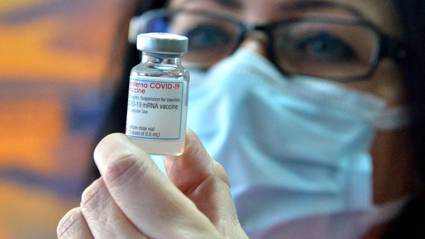 Здравното министерство обяви телефонния номер за въпроси за ваксините срещу COVID-19