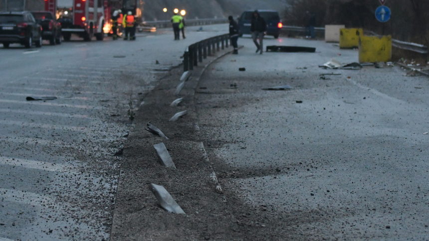 "Имало е взрив", "пътят лъже": версиите за трагедията на магистрала "Струма"