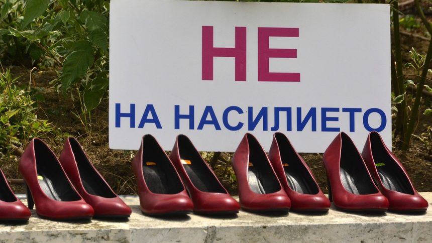 Ако една жена се страхува от мъжа си и изпълнява всичко, което той иска, тя не му е лоялна. Тя е негова пленница.