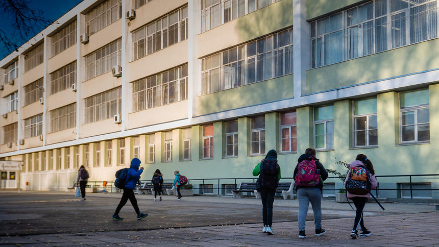 Ако директорът не управлява бюджета на училището, ще се наложи да го управлява някой чиновник - общински или в централната администрация.