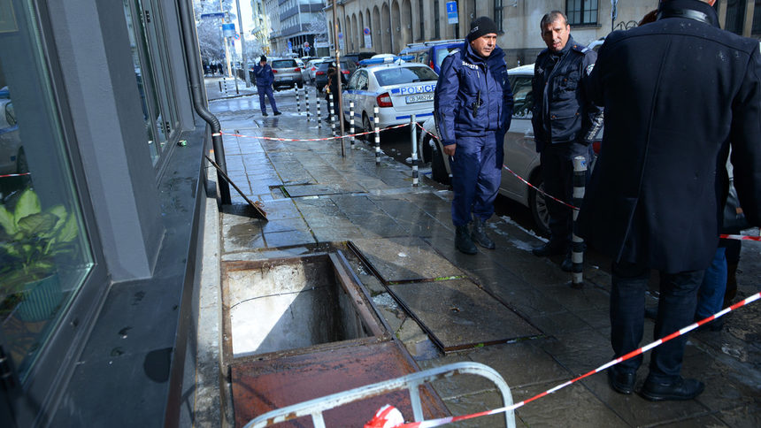 Общината наложи глоба на собствениците на шахтата в София, в която падна бременна жена