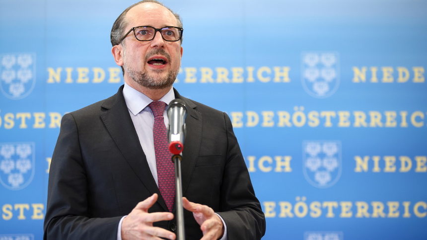 Канцлерът на Австрия подаде оставка след като Курц напусна политиката
