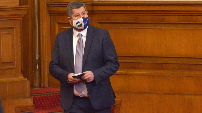 Христо Иванов е председател на парламентарната група на "Демократична България".
