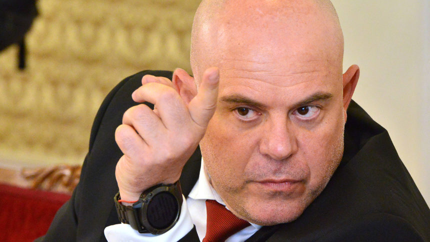 Главният прокурор очаква уважение от Народното събрание
