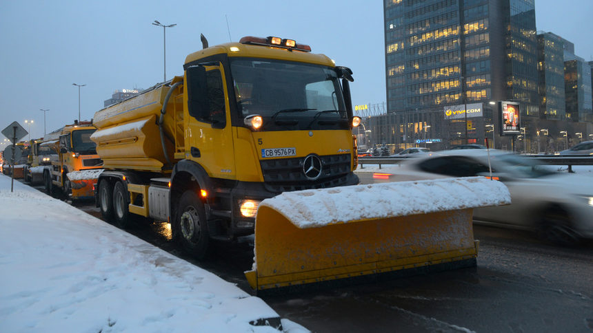 Снегът в София днес се чисти с пари от бюджета за 2022 г.