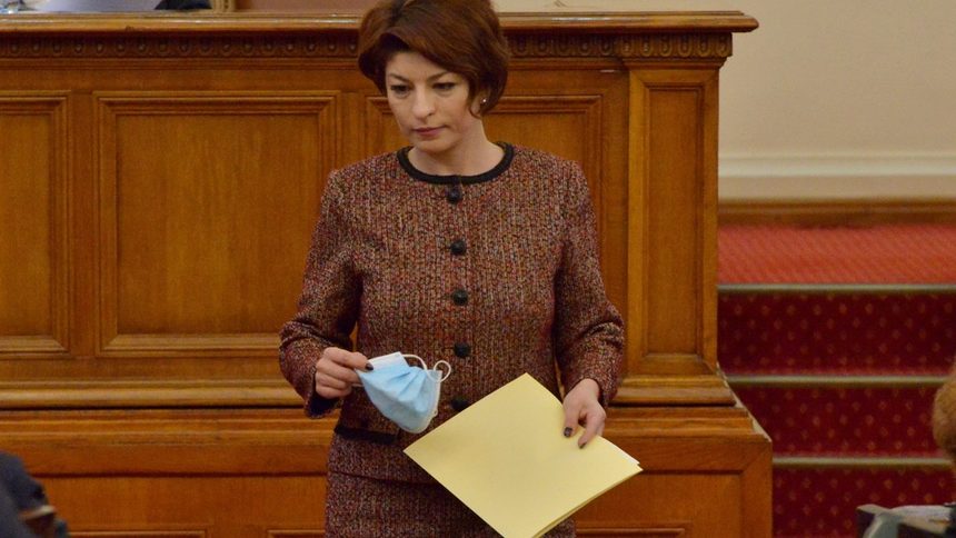 ГЕРБ предлага: Или депутатите с COVID сертификати, или всички сектори да работят без такива