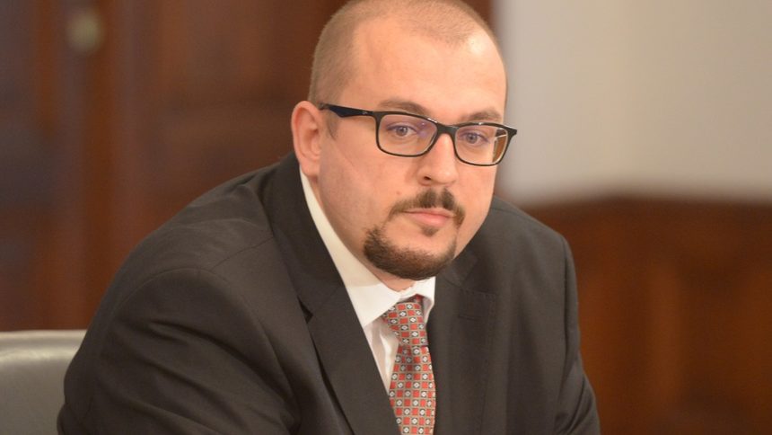 Властите обмислят по-строги мерки, ако се установят случаи на варианта Омикрон
