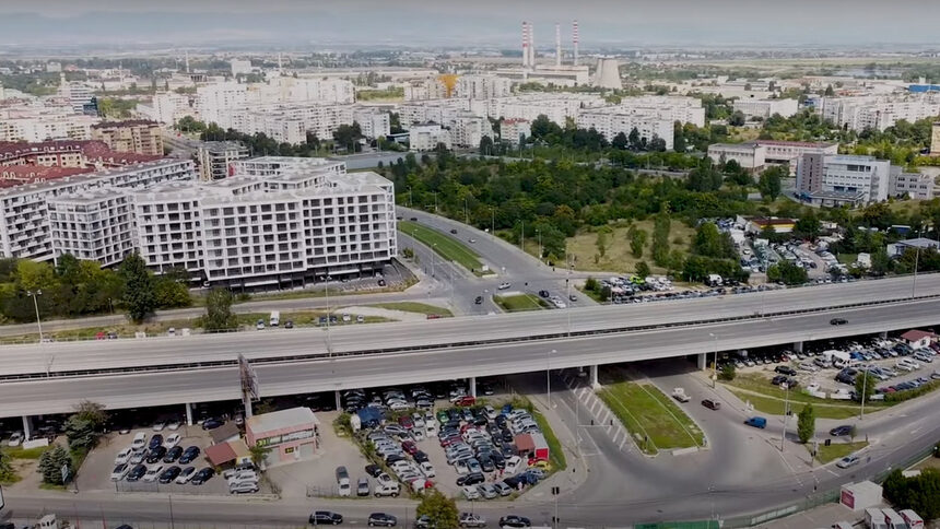 Видео обзор на част от липсващата транспортна инфраструктура в София, която би облекчила придвижването в града и би го направила по-приятно място за живеене.<br />Част от проектите попадат в инвестиционната програма на общината от десетилетие. <a href="https://youtu.be/GE8LYb09vpA" target="_blank">Видео</a>