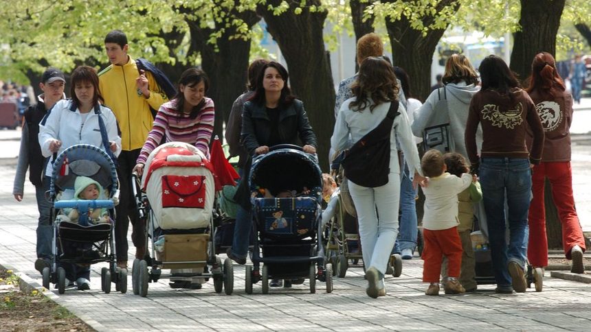 Заплатите на жените в България са с 15 % по-ниски от тези на мъжете