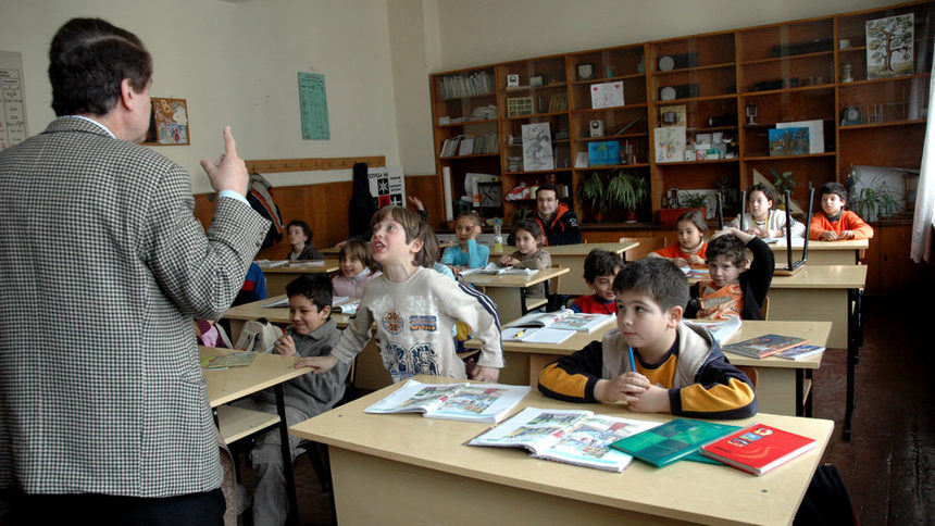 <em>По време на стажа предподавателите ще практикуват в три училища в ЕС, за да подобрят уменията си за общуване с децата и познанията си по чужди езици</em>