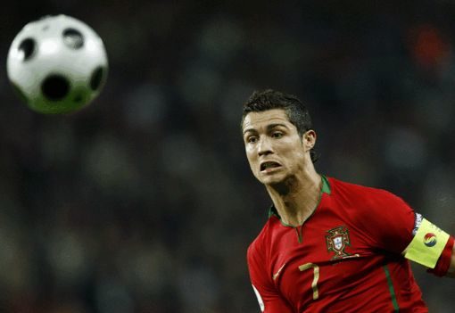 Звездата на Португалия Кристиано Роналдо беше определен за посланик на инициативата на УЕФА и &quot;Червения кръст&quot;.