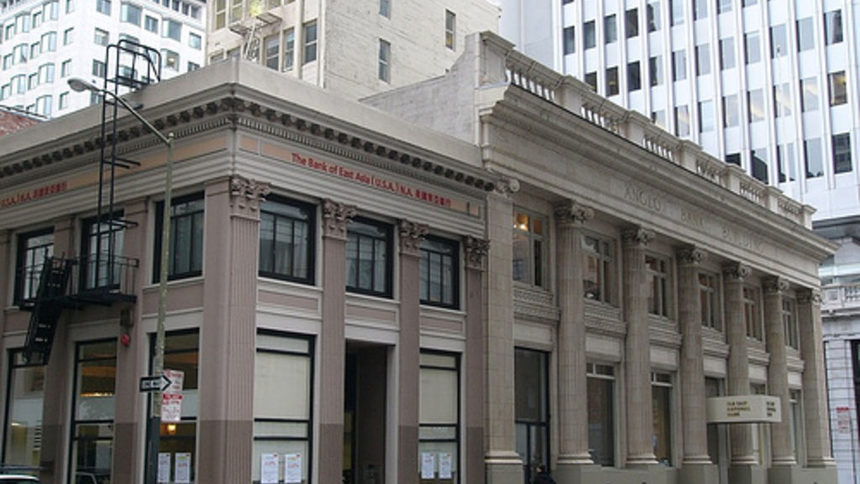 Изплашени вложители щурмуват хонконгската Bank of East Asia