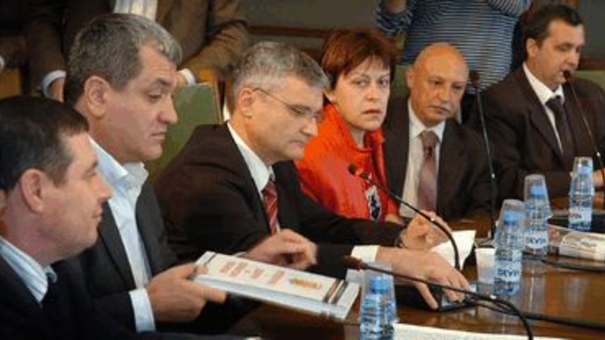 Вътрешната парламентарна комисия по време на заседание