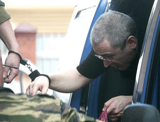 Михаил Ходорковски е транспортиран в Москва