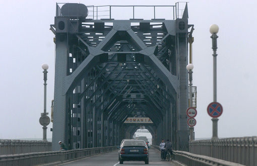 НАП и митниците затегнаха контрола на Дунав мост