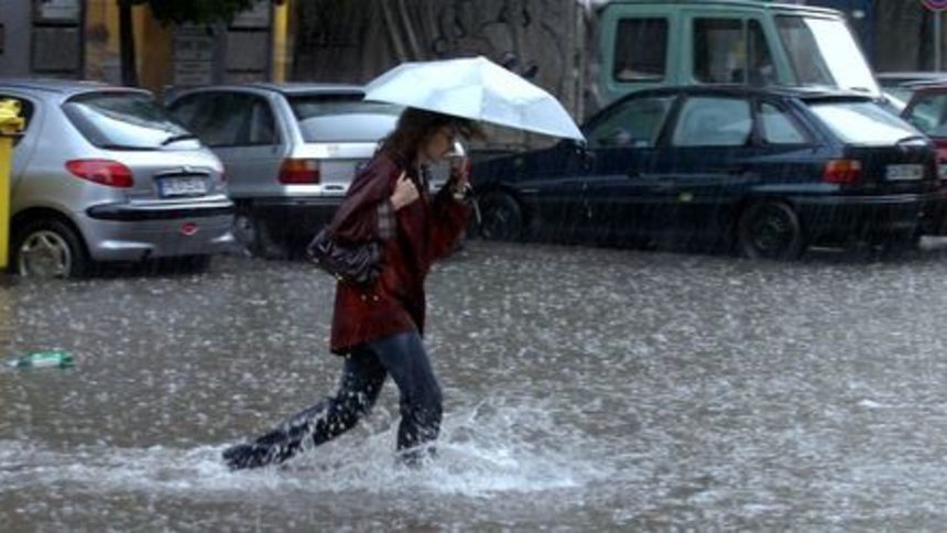Министерството на Етем предупреждава за силни валежи в четвъртък