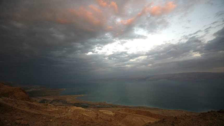 Вода от Червено море може да спаси Мъртво море от пресъхване
