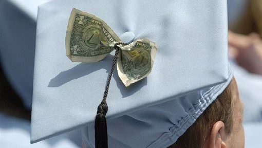 Стипендии за студенти, които ще учат в Дания, Великобритания или Холандия