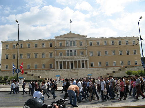 Миналогодишните протести пред парламента в Гърция<br />
<br />
Снимката се разпространява под лиценза на <a href="http://search.creativecommons.org/">Creative commons.<br />
</a><br />