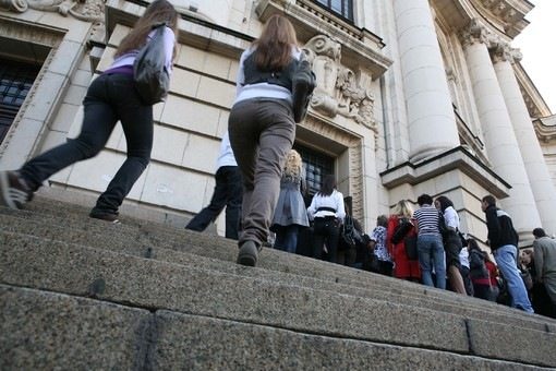 Новият закон предвижда научните степени и звания да се дават от университетите и БАН.<br />