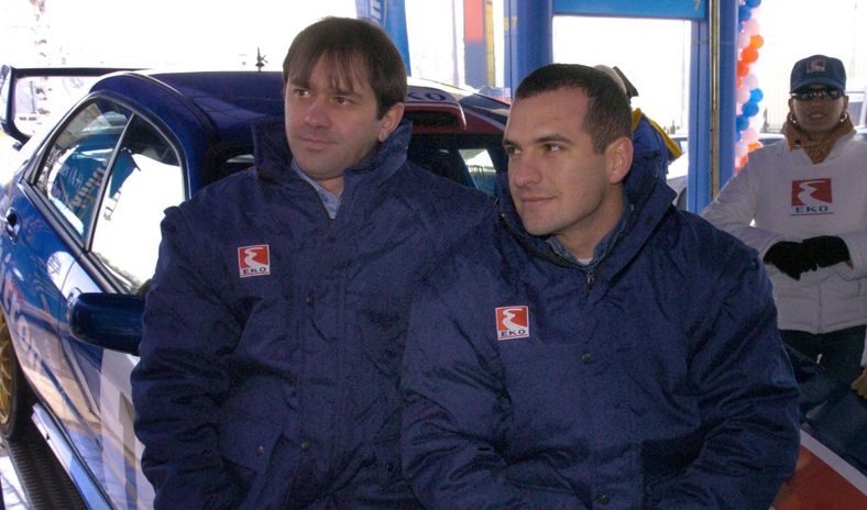 Крум Дончев (на преден план) отново сменя спонсорския екип
