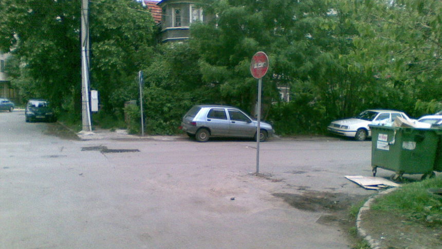 Отлично позициониран пътен знак
