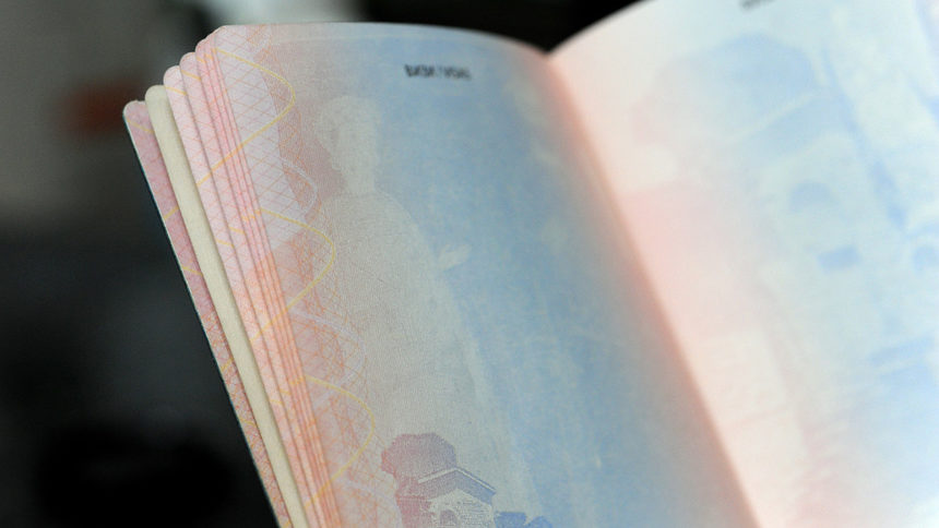 Граждани ще съдят МВР заради проблемите с издаването на нови документи