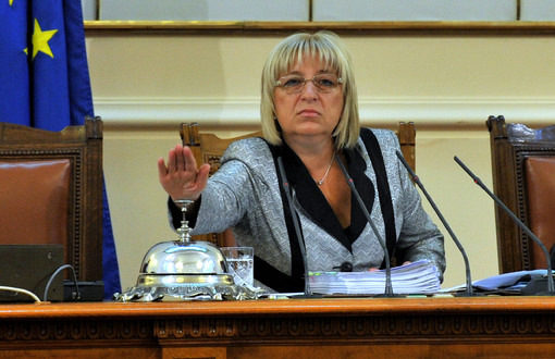 Не сме готови за цялостен закон за лобизма, твърди Цецка Цачева